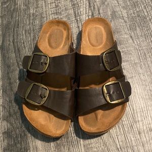 Maurice’s brown sandals size 8